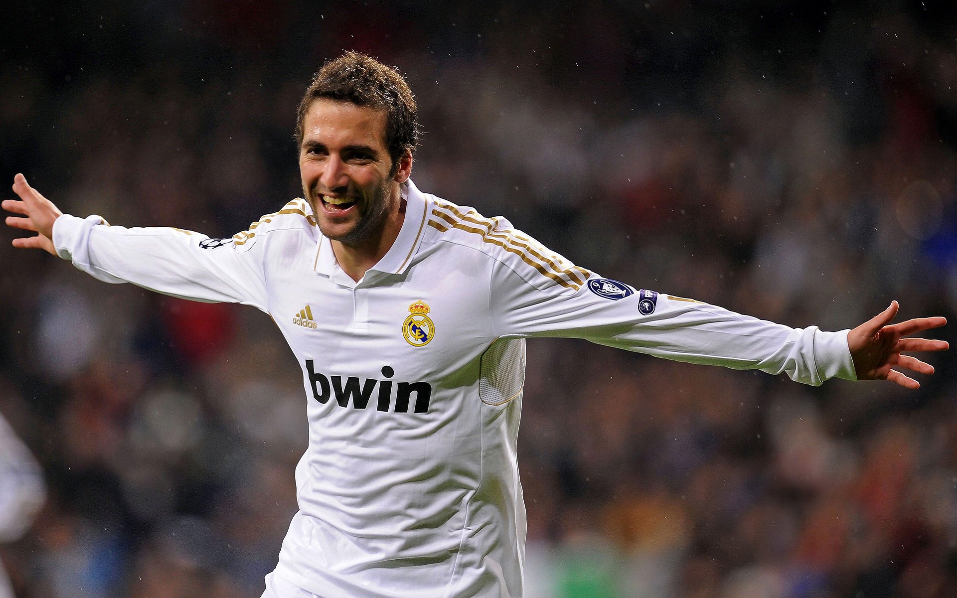 “英超顶级战役：关键胜利再添冠军希望”，英超战术史