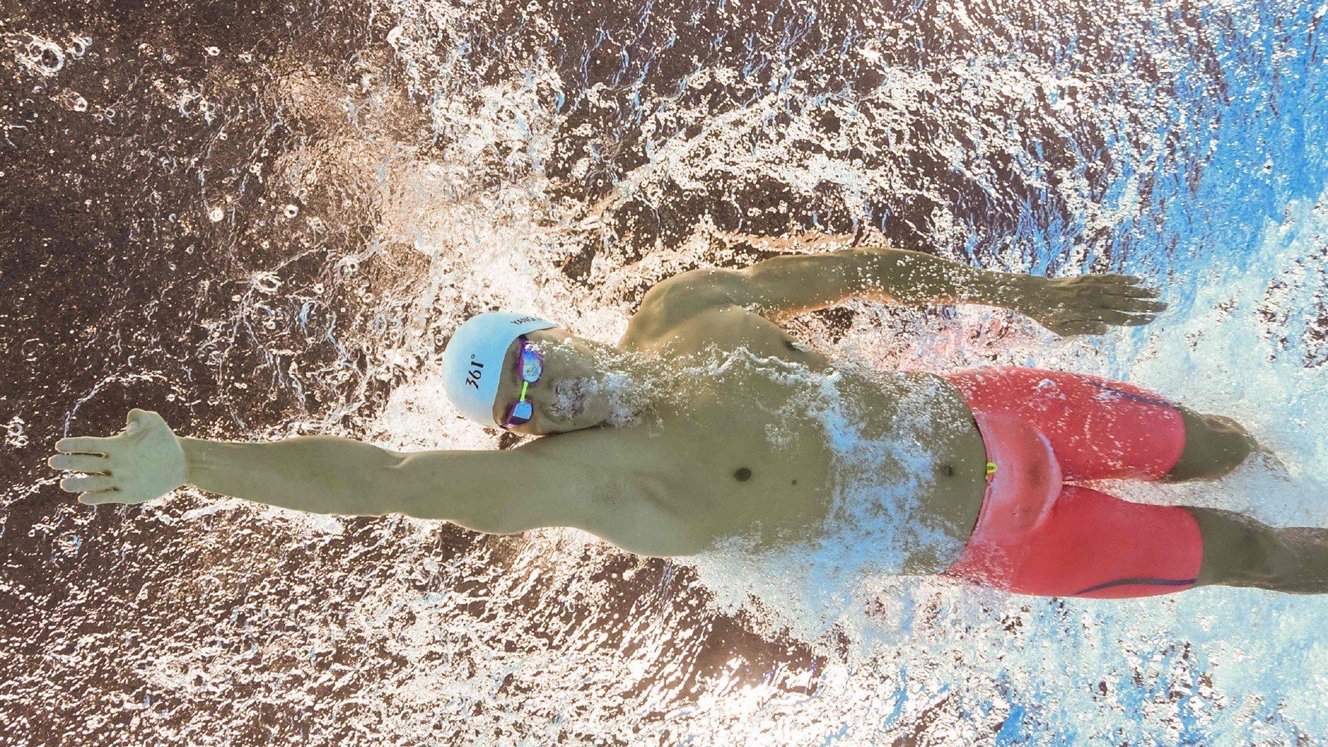 复苏中的电竞线下活动，封闭环境中与粉丝近距离交互，电竞复盘